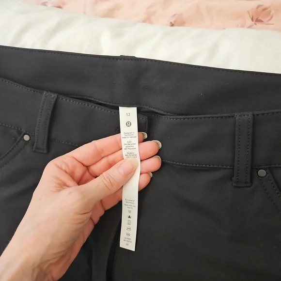 Women's Lululemon five pocket City to Sleek pants - Picture 2 of 4